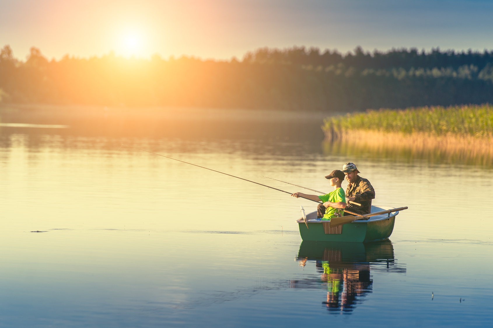 Рыбак на озере